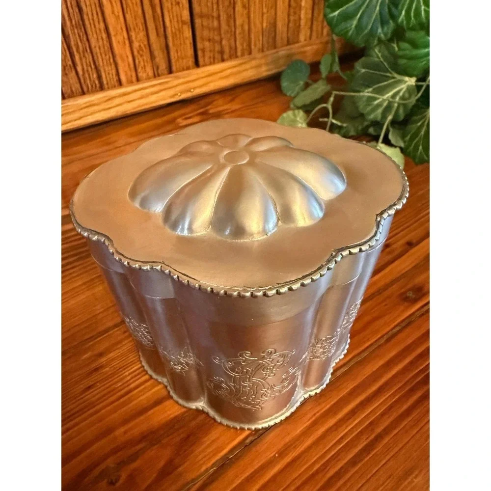 Tea Caddy Canister Unisex OS Silver Excellent Engraved Scalloped Metal